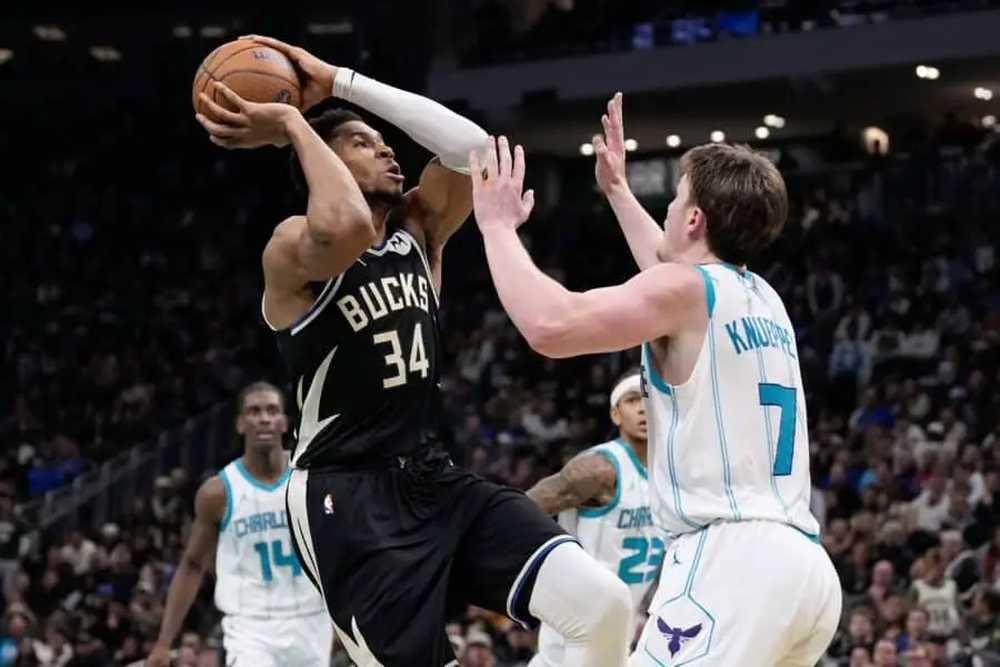 VIDEO: Greek Freak rozhodol necelých 5 sekúnd pred koncom