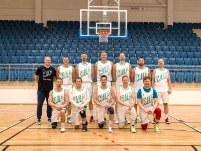 Na turnaji veteránov triumfovali extraligové legendy s 20 titulmi