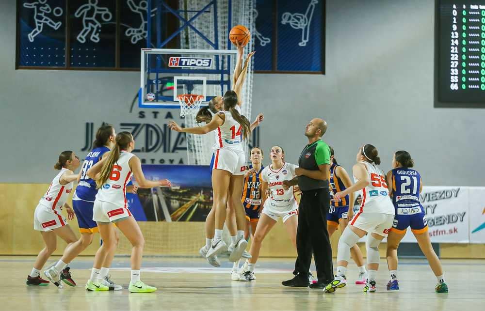 FOTO/VIDEO: YOUNG ANGELS rozhodli 14-bodovou šnúrou, MBK Ružomberok nedal súperovi šancu