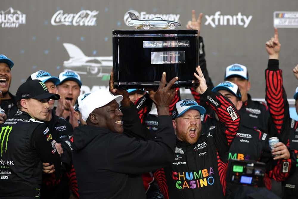 MJ po výhre jeho tímu v Daytona 500: Nemôžem tomu uveriť