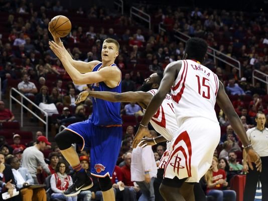 NY Knicks vyhrali v Houstone po 11 rokoch, triumf režíroval Porzingis