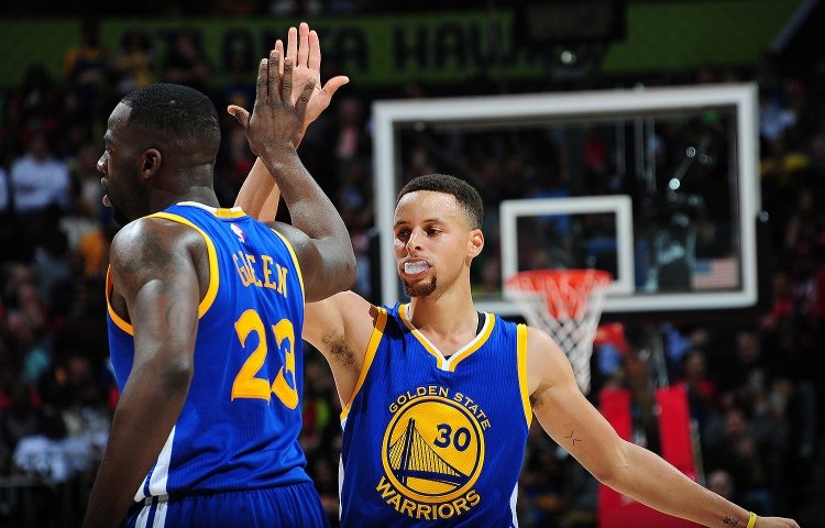 Warriors vyhrali v Atlante a opäť prepísali historické tabuľky