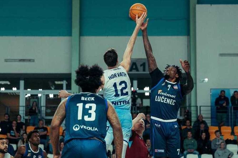 FOTO/VIDEO: Blue Wings nastrieľali pelikánom stovku