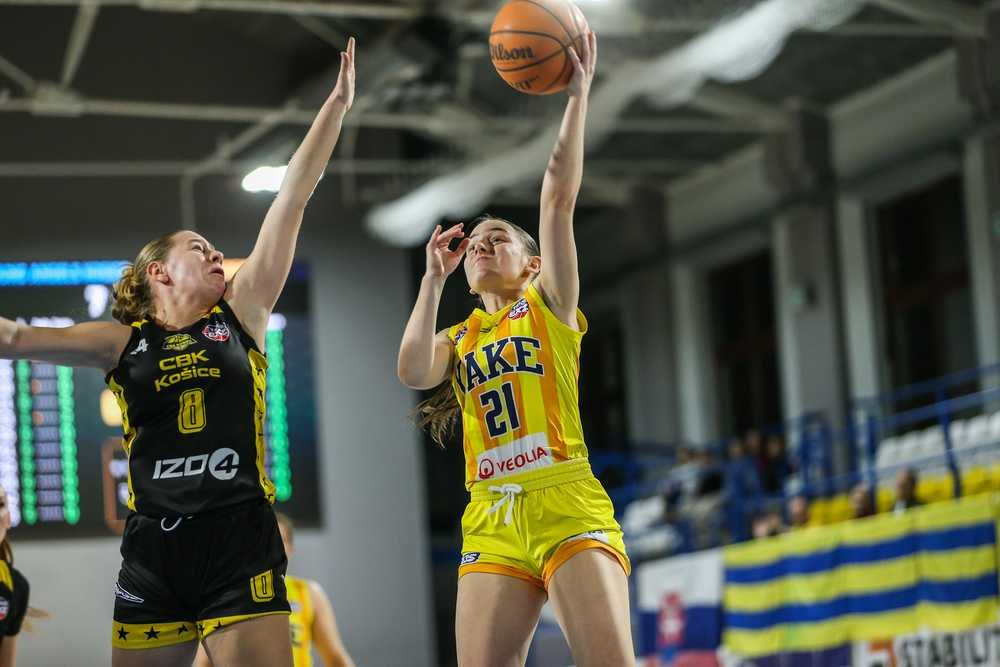 FOTO/VIDEO: Young Angels s prvou výhrou v sérii, 29 bodov Kašperanovej nestačilo