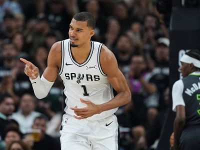 VIDEO: San Antonio deklasovalo Minnesotu, New York pokračuje v parádnej jazde