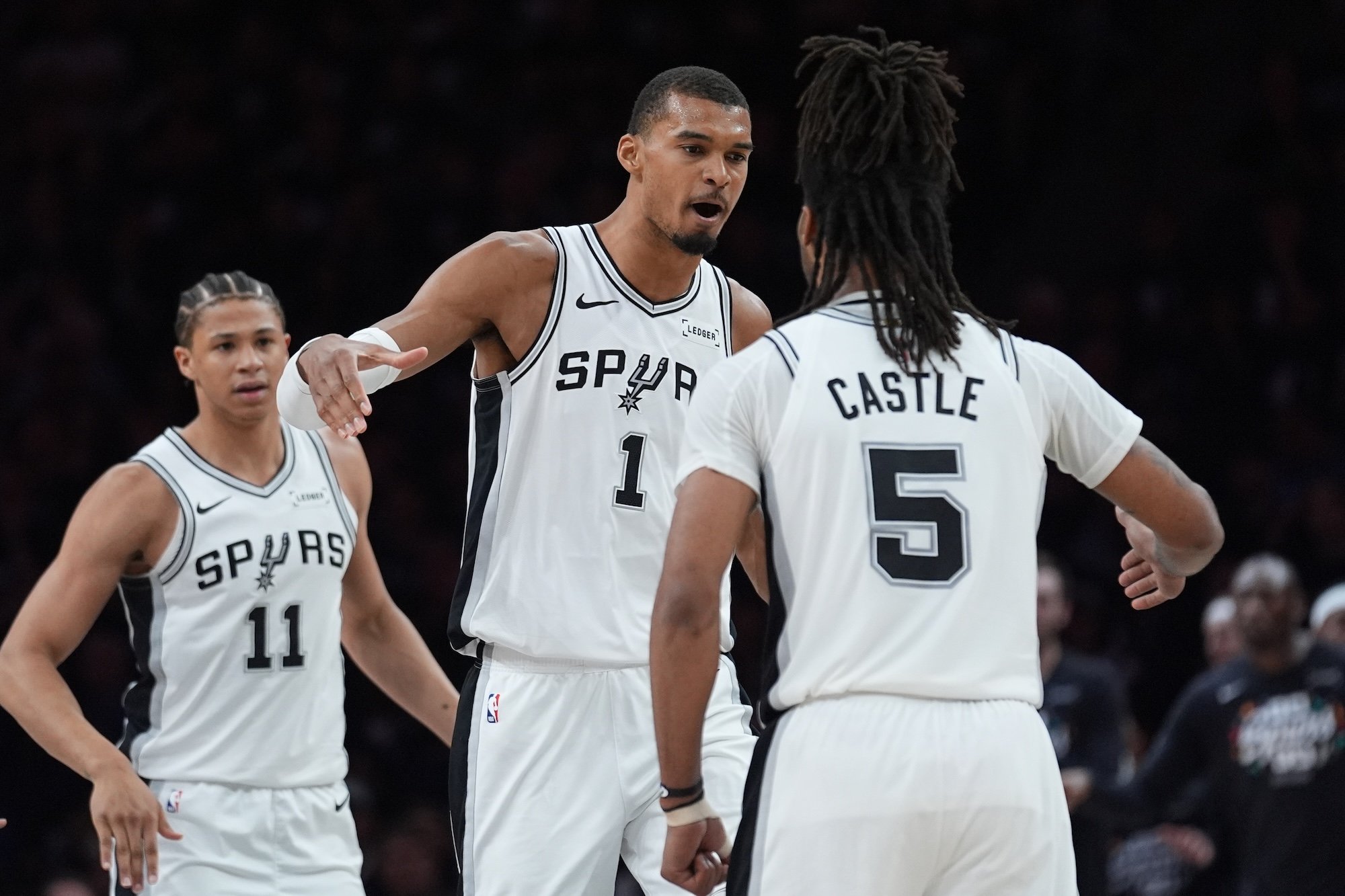 VIDEO: Clevelandu zlyhali lídri, Detroit si vynútil siedmy zápas, San Antonio postúpilo
