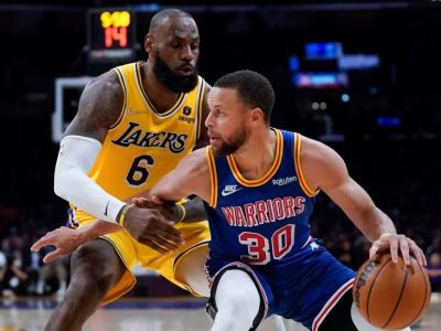 Spojenie LeBrona so Stephom Currym? V NBA sa skloňuje bomba trejd